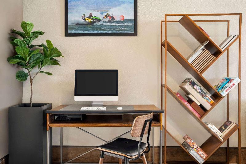 هتل Travelodge By Wyndham Lake Havasu