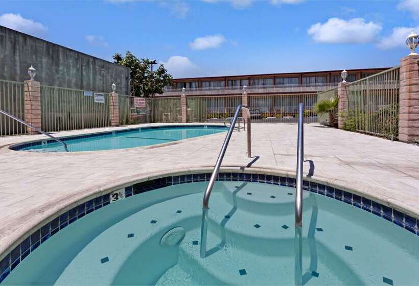 فندق Travelodge By Wyndham Pasadena Central