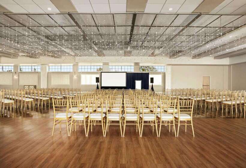 ホテル Wyndham Newport