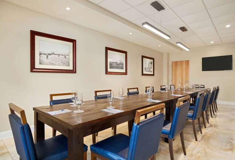 ホテル Wyndham Newport