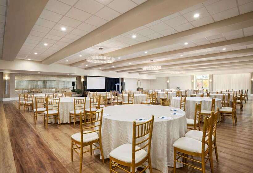 ホテル Wyndham Newport