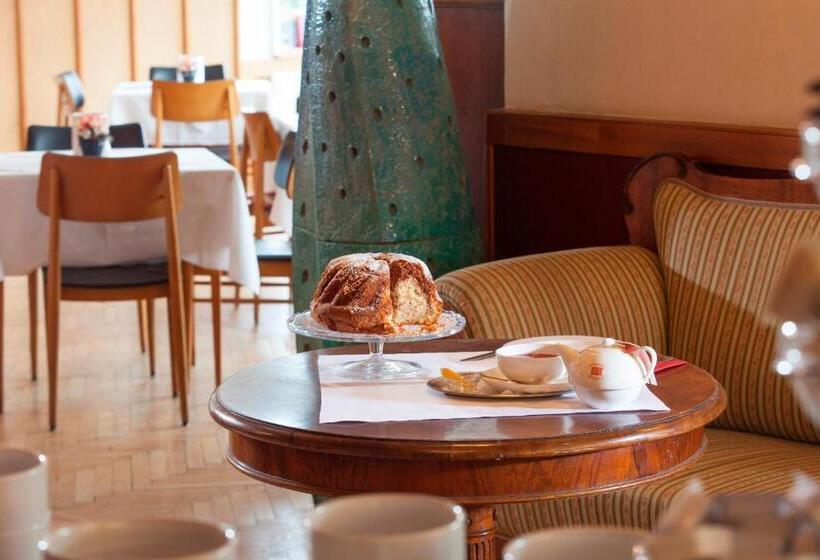 Keramikhotel Goldener Brunnen