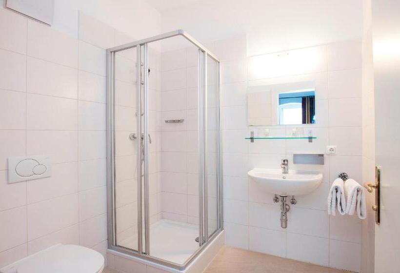 Keramikhotel Goldener Brunnen