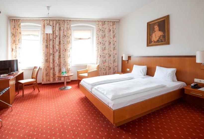 Keramikhotel Goldener Brunnen