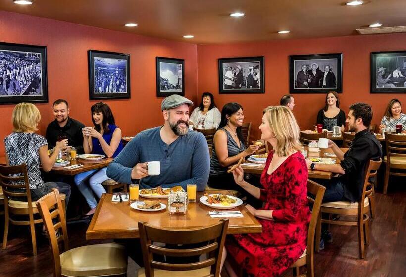 فندق على الطريق Apache