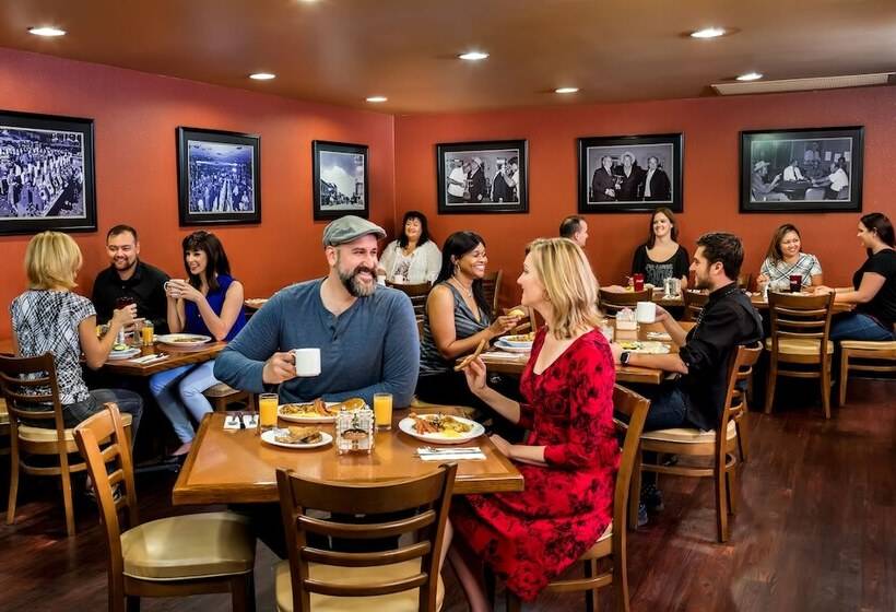 فندق على الطريق Apache