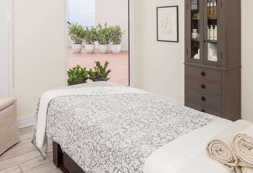 Pelican Grand Beach Resort, A Noble House Resort