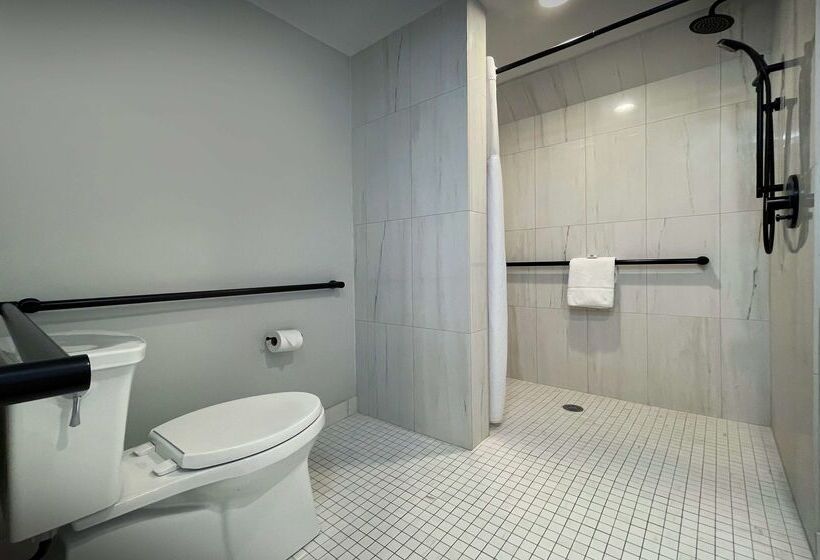 Pelican Grand Beach Resort, A Noble House Resort