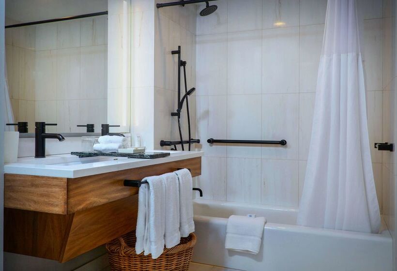 Pelican Grand Beach Resort, A Noble House Resort