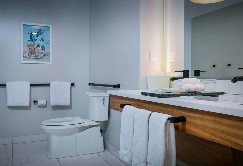 Pelican Grand Beach Resort, A Noble House Resort