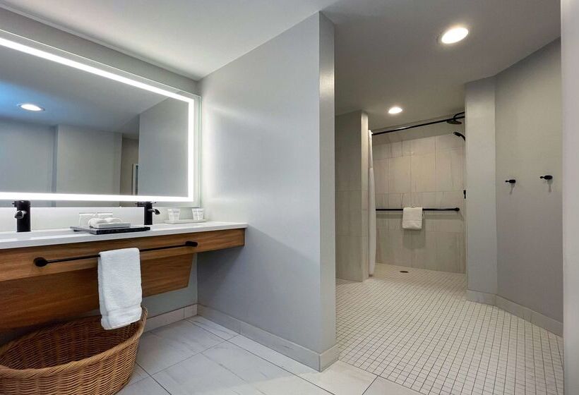 Pelican Grand Beach Resort, A Noble House Resort