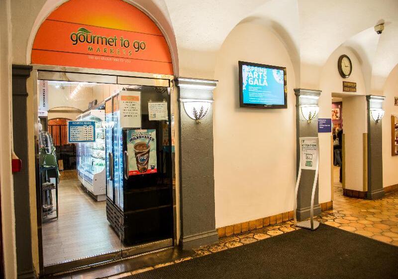 مسافرخانه West Side Ymca