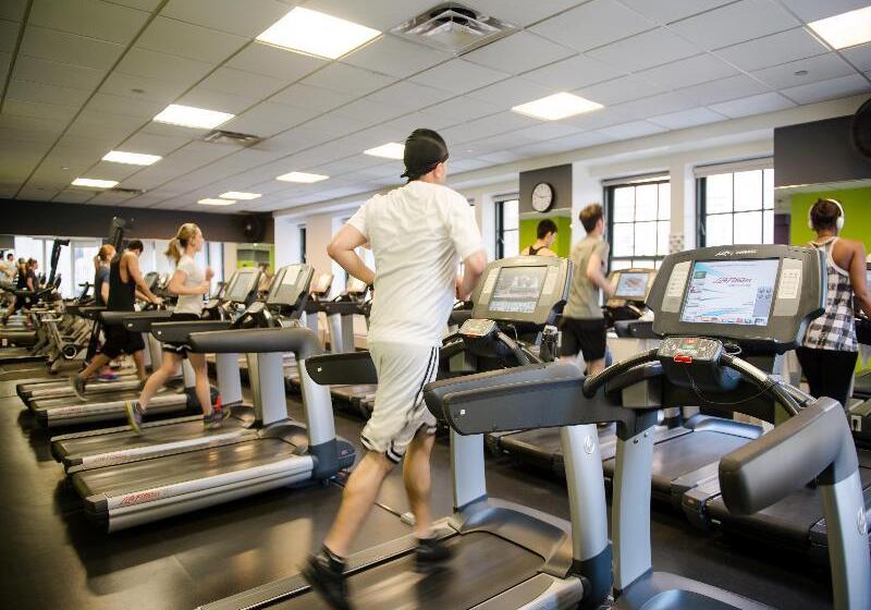 مسافرخانه West Side Ymca