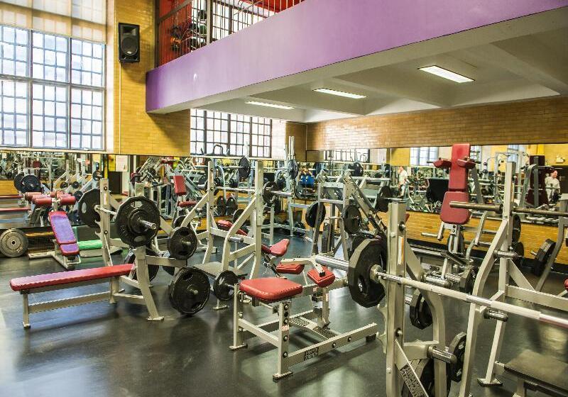 مسافرخانه West Side Ymca