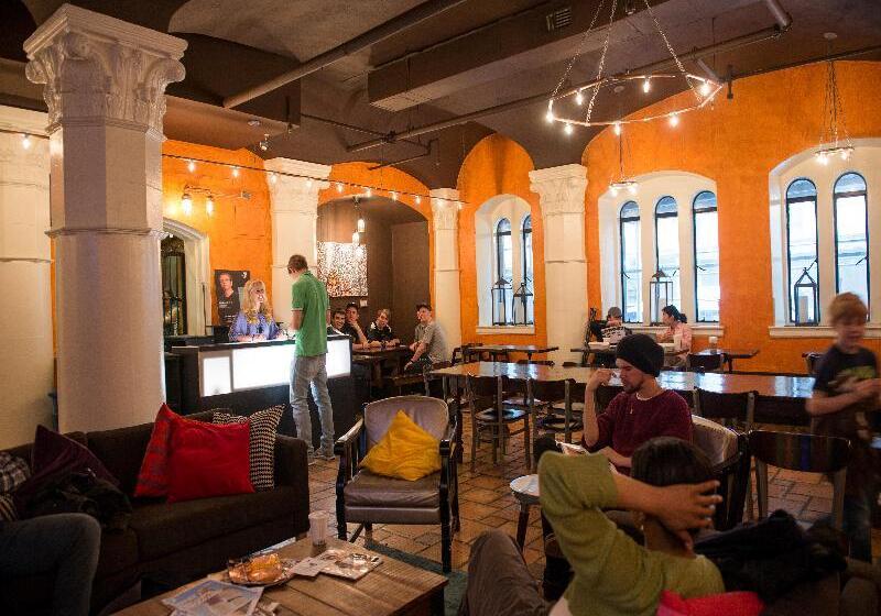 مسافرخانه West Side Ymca