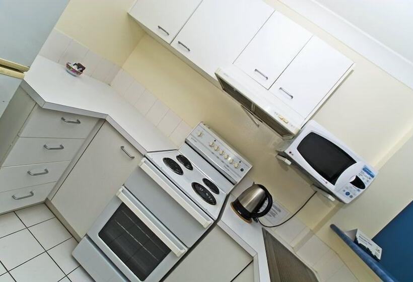 Budds Beach Apartments