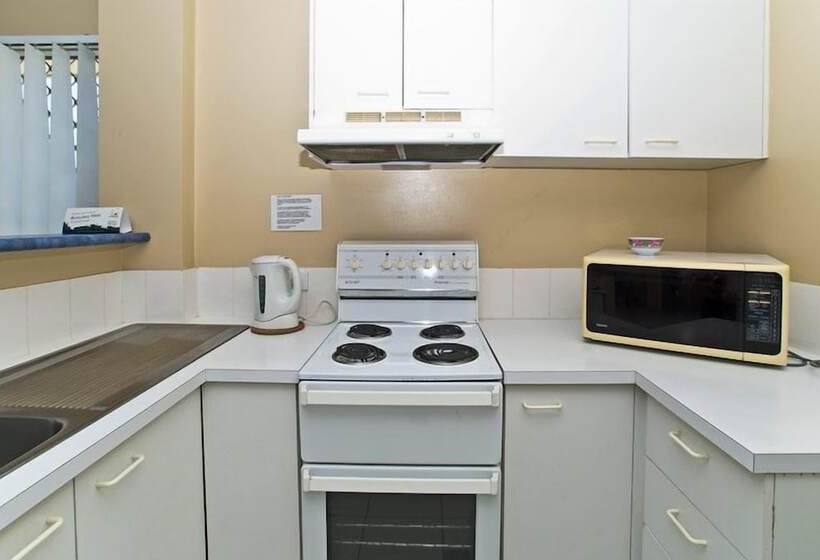 Budds Beach Apartments