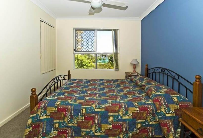 Budds Beach Apartments