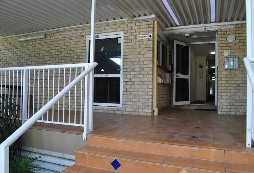 Budds Beach Apartments