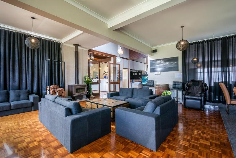 هتل Mandala Ace Albany