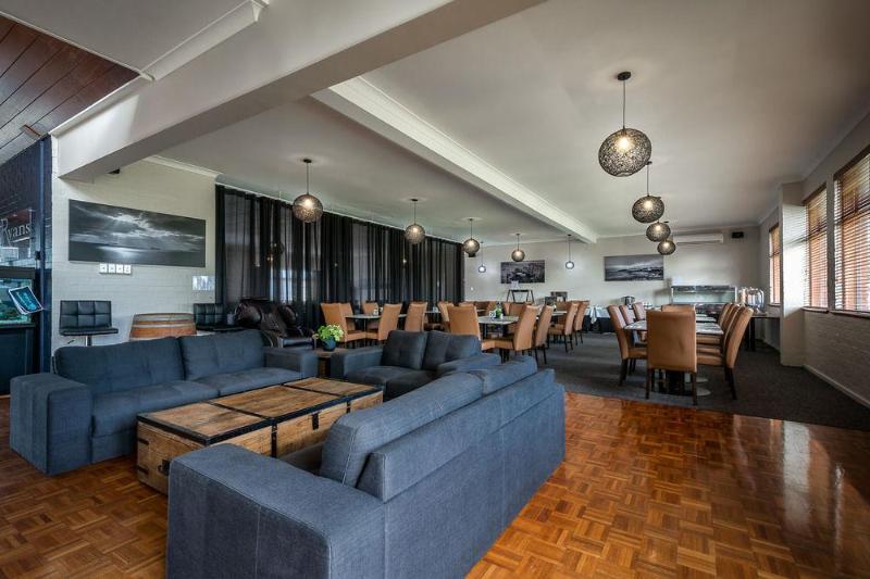 هتل Mandala Ace Albany