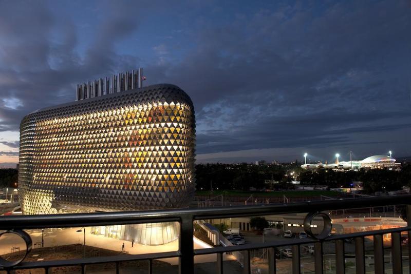 هتل Adelaide Riviera