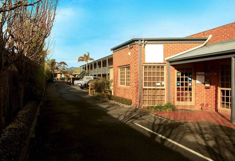 בית מלון כפרי Admiral Motor Inn