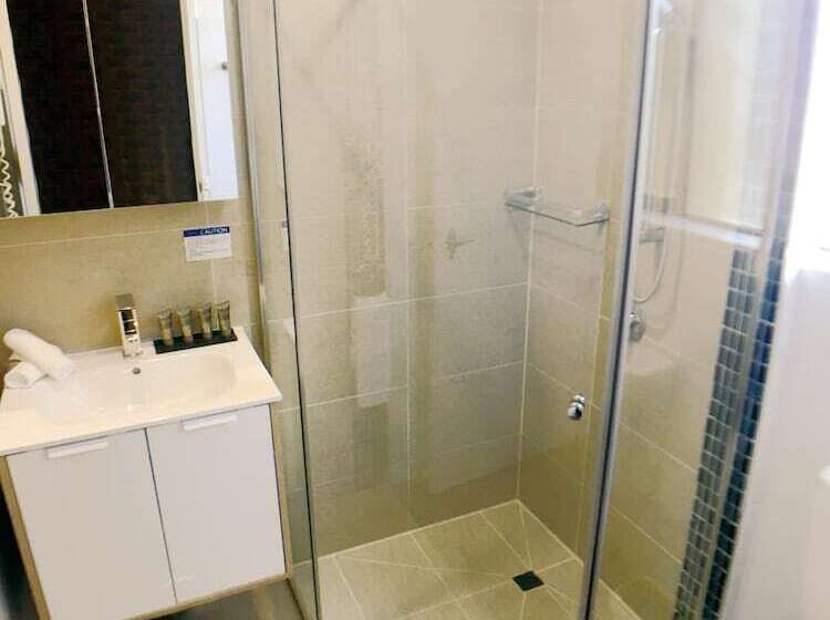 בית מלון כפרי Admiral Motor Inn