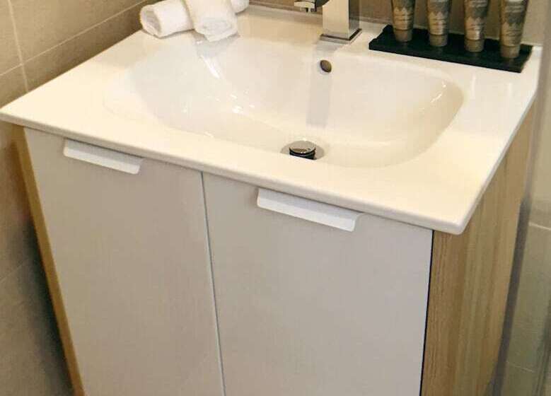 בית מלון כפרי Admiral Motor Inn