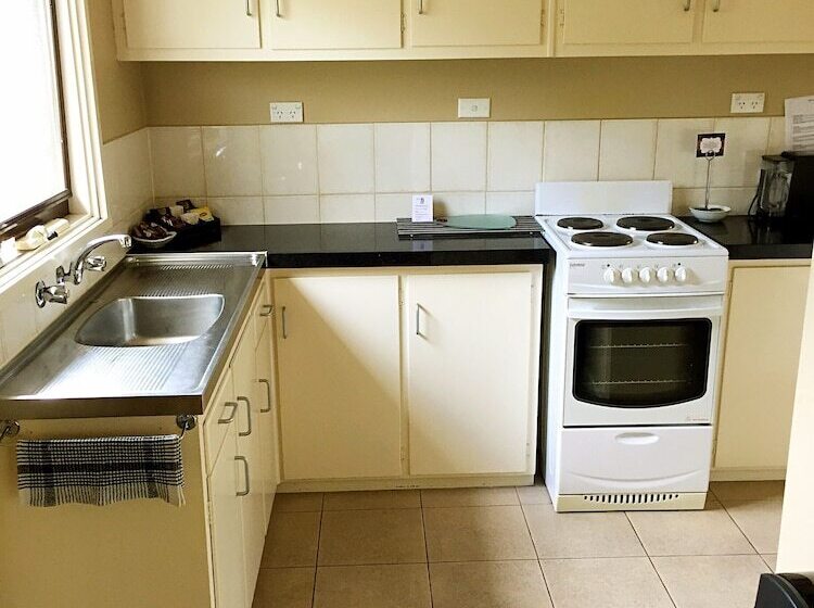 בית מלון כפרי Admiral Motor Inn