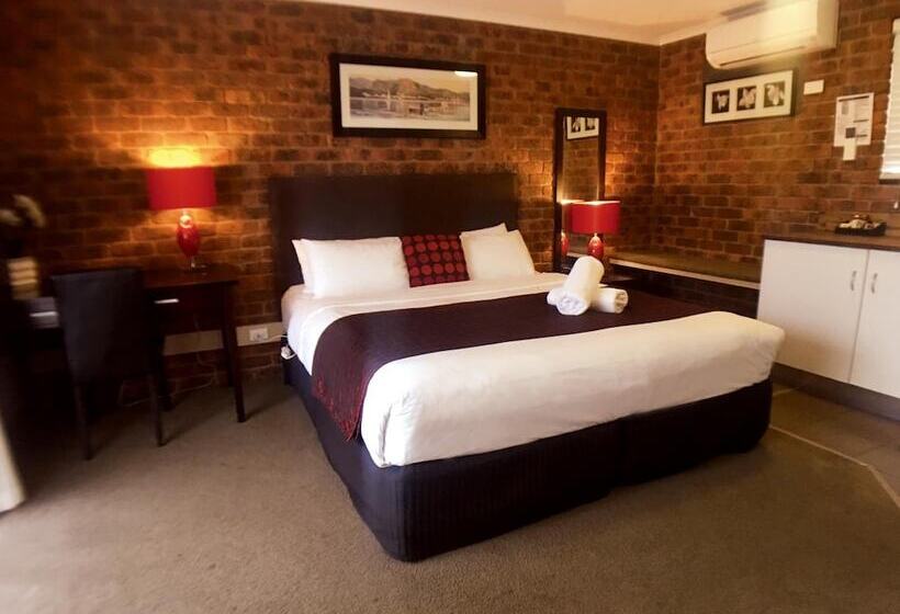 בית מלון כפרי Admiral Motor Inn