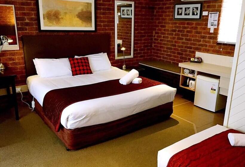 בית מלון כפרי Admiral Motor Inn