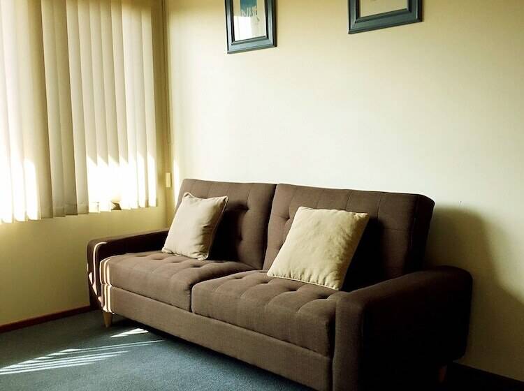 בית מלון כפרי Admiral Motor Inn