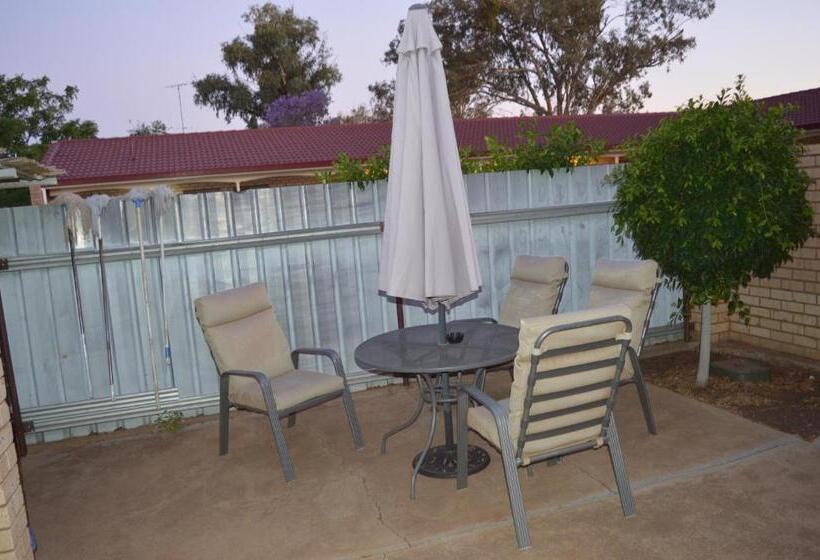 בית מלון כפרי Alamo Motor Inn