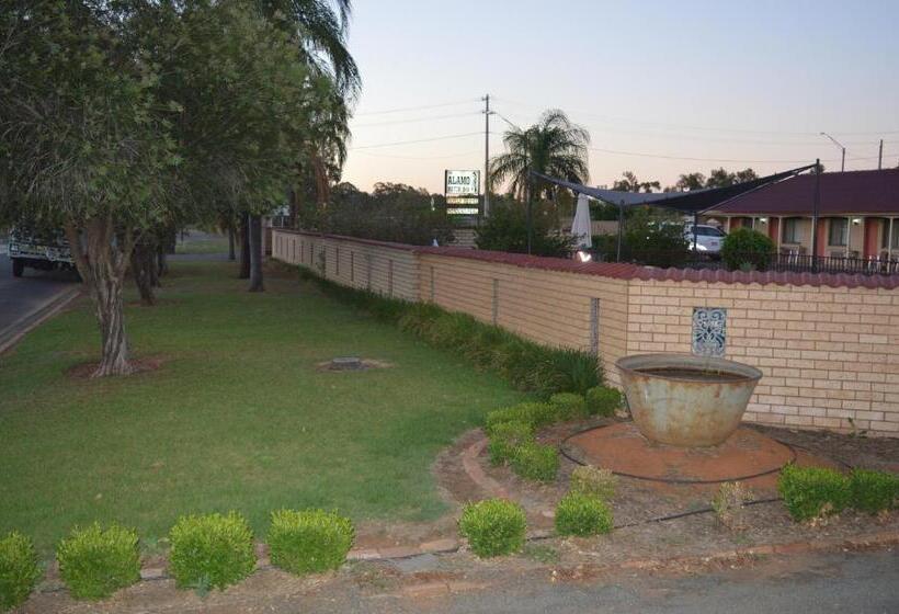 בית מלון כפרי Alamo Motor Inn