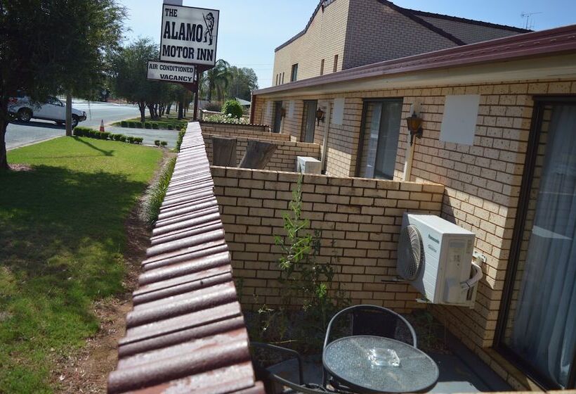 בית מלון כפרי Alamo Motor Inn