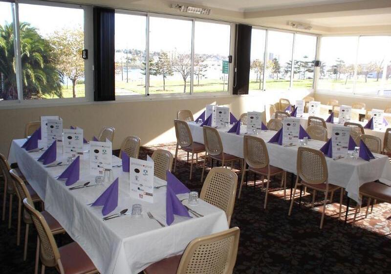 فندق Argosy Motor Inn