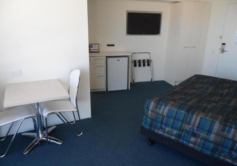 בית מלון כפרי Atlantic Tower Motor Inn