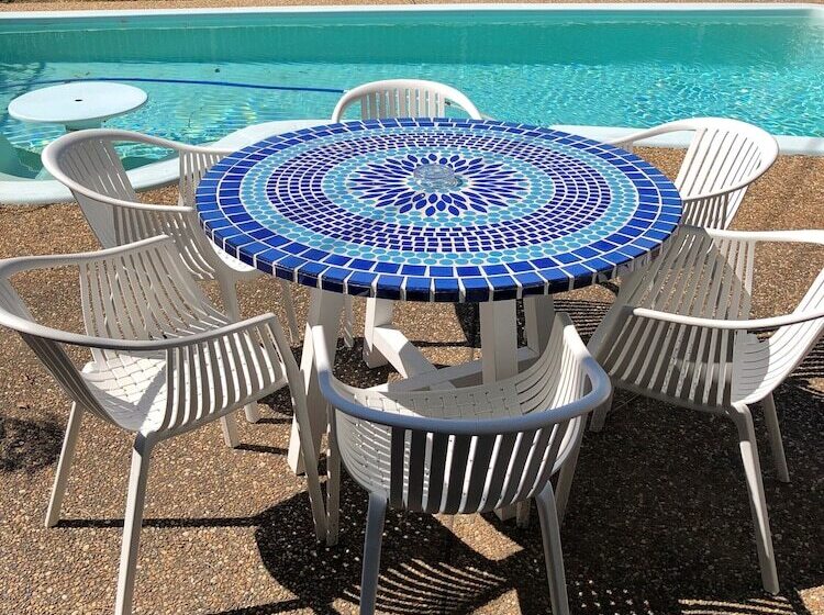 בית מלון כפרי Avaleen Lodge Motor Inn