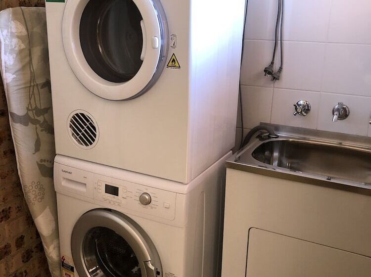 בית מלון כפרי Avaleen Lodge Motor Inn