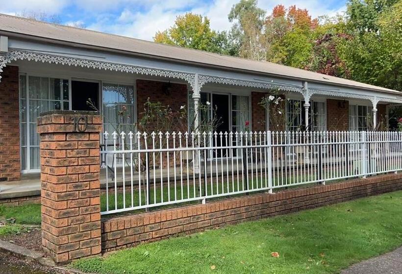 فندق Barrass's John Bright Motor Inn