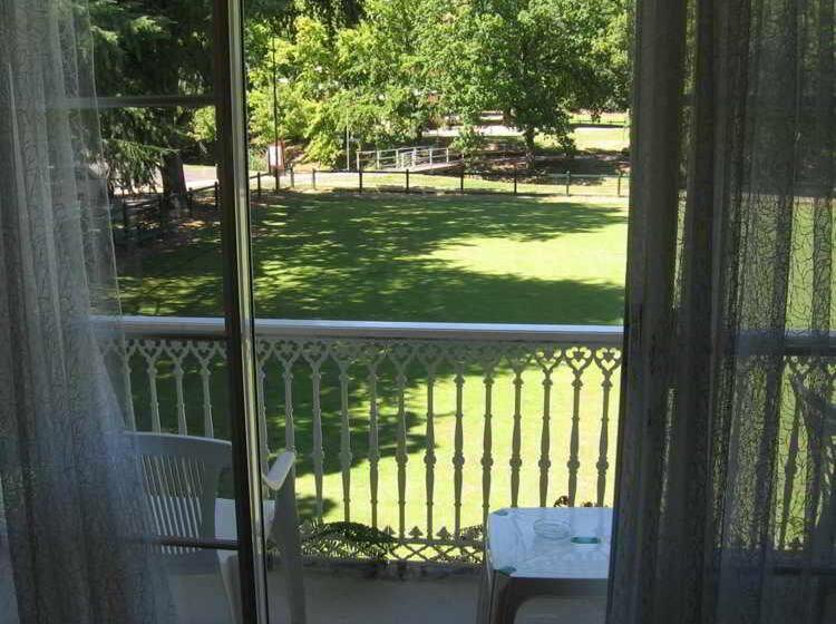 هتل Barrass's John Bright Motor Inn