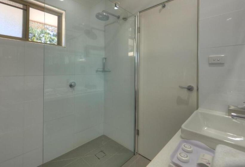 فندق Barrass's John Bright Motor Inn