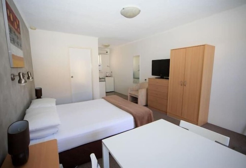 בית מלון כפרי Bella Villa Motor Inn