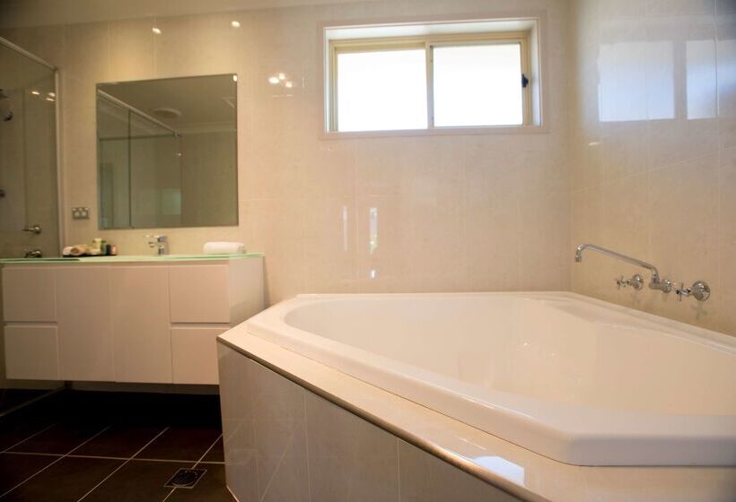 هتل Best Western Plus All Settlers Motor Inn