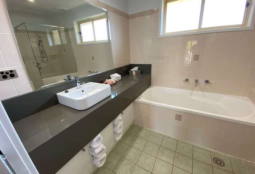 فندق Best Western Plus All Settlers Motor Inn