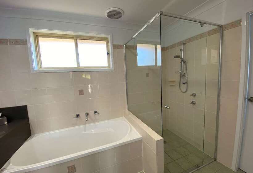 هتل Best Western Plus All Settlers Motor Inn