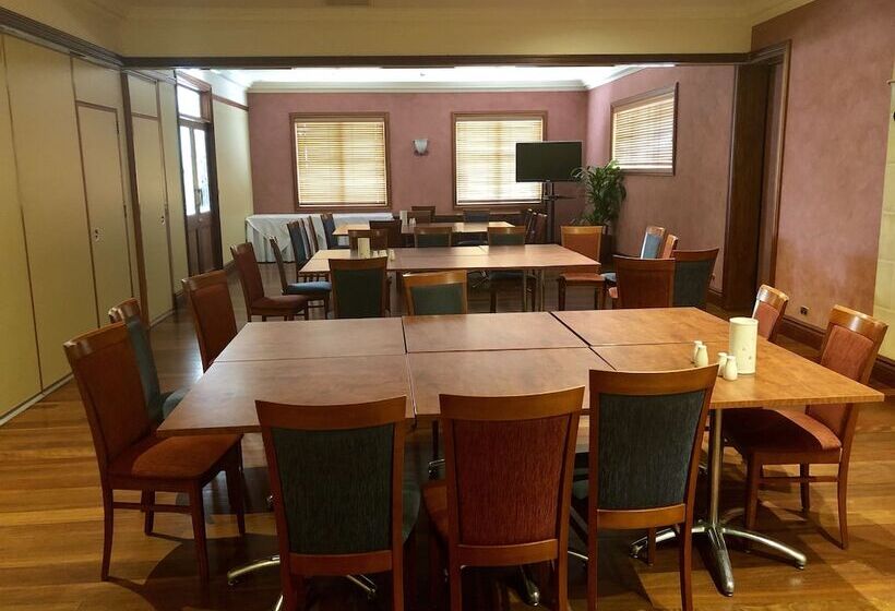 هتل Best Western Plus All Settlers Motor Inn