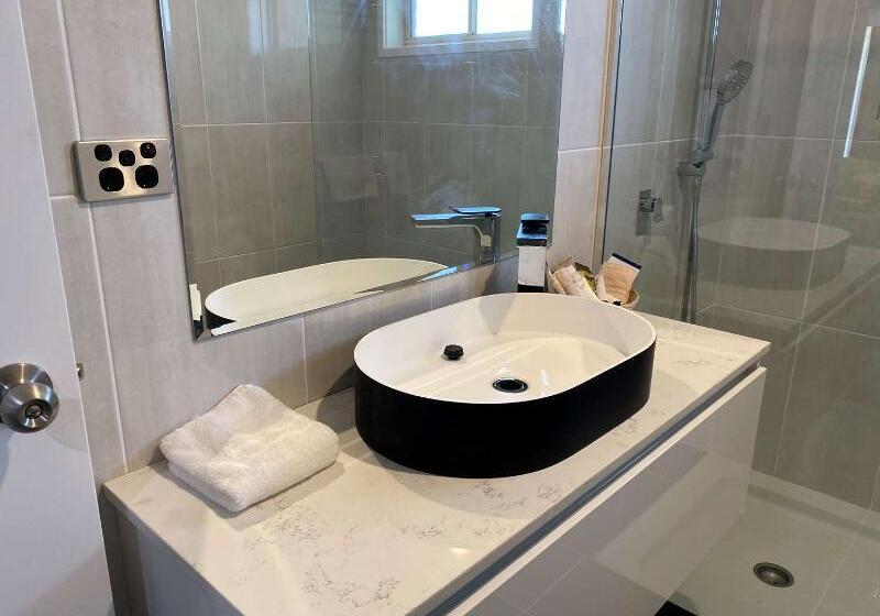 هتل Best Western Plus All Settlers Motor Inn