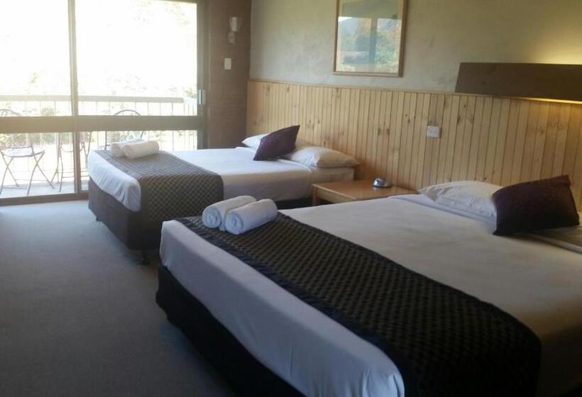 Motel Sierra   Bright